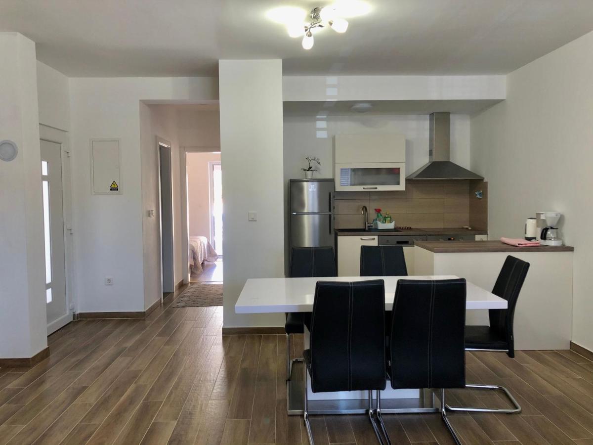Apartments Dona Cres Bagian luar foto