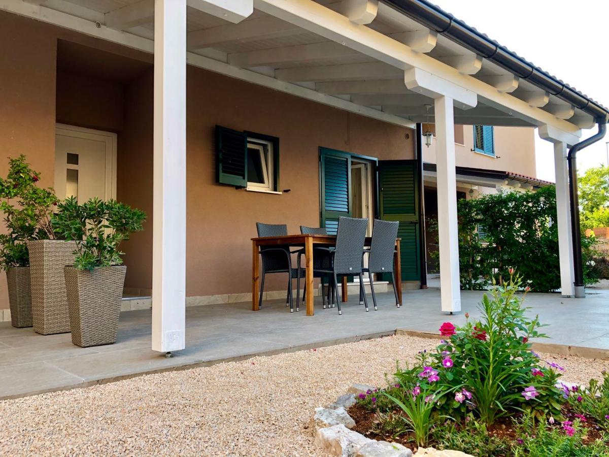 Apartments Dona Cres Bagian luar foto