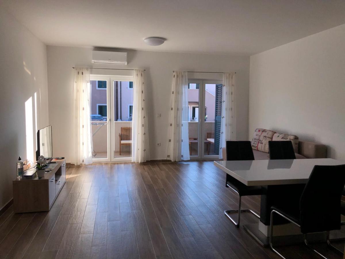 Apartments Dona Cres Bagian luar foto