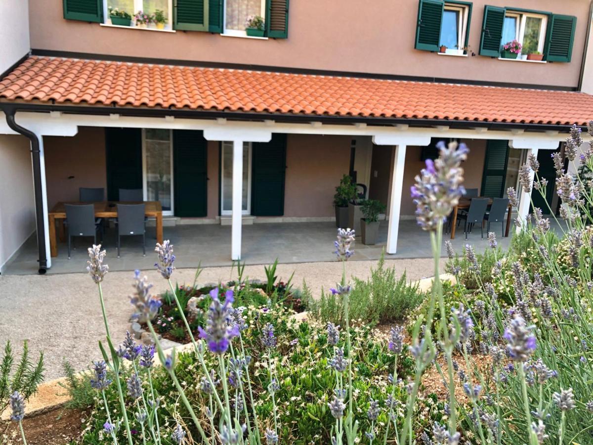 Apartments Dona Cres Bagian luar foto