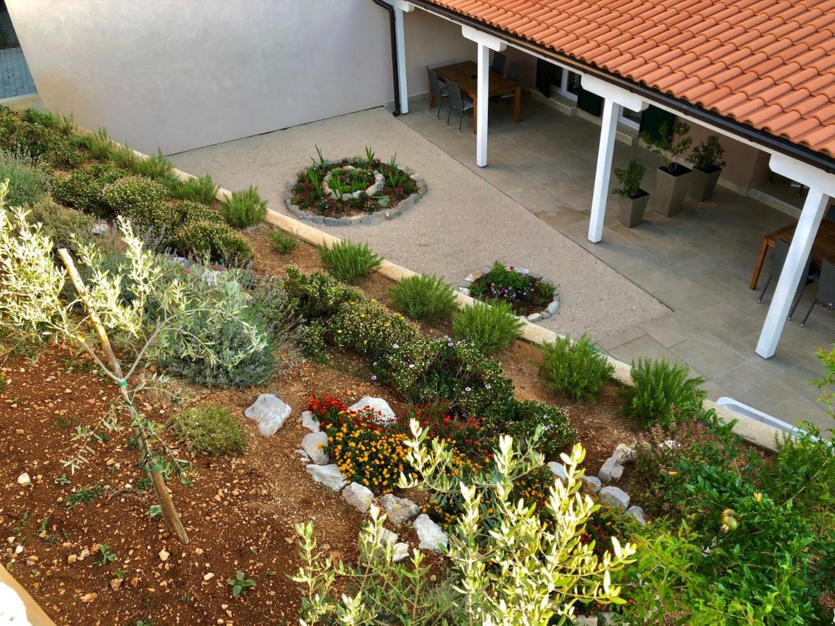 Apartments Dona Cres Bagian luar foto