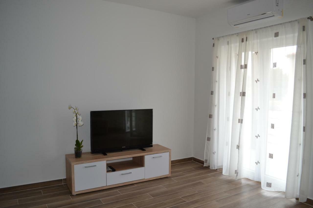 Apartments Dona Cres Bagian luar foto