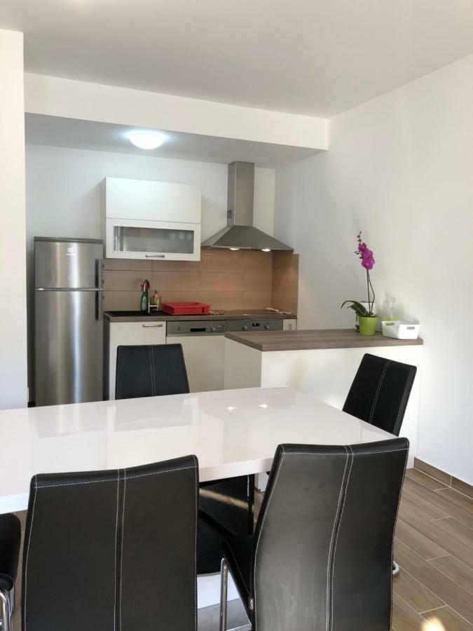 Apartments Dona Cres Bagian luar foto