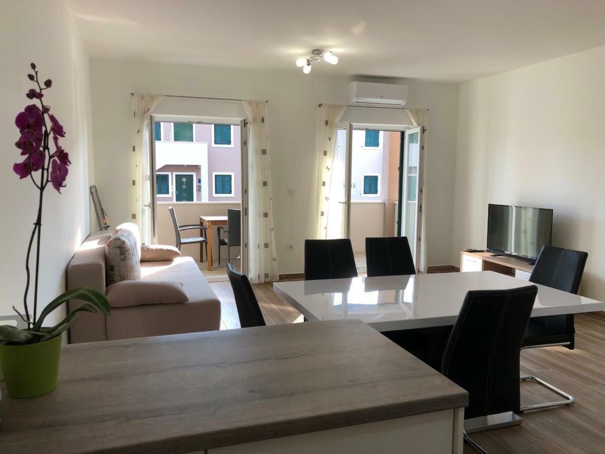 Apartments Dona Cres Bagian luar foto